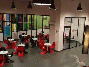 Zona de cafetería del Cumple Pequeball de Logroño