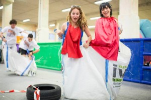 Carrera de sacos...y por parejas. Dificil. Dificil.